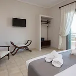 Golden Coast Boutique - Luxury Living Kypseli