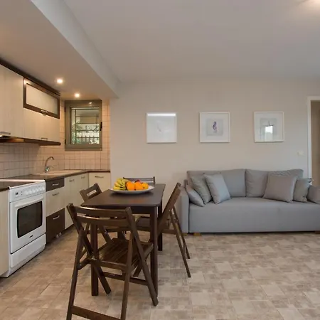 Golden Coast Boutique - Luxury Living 4*