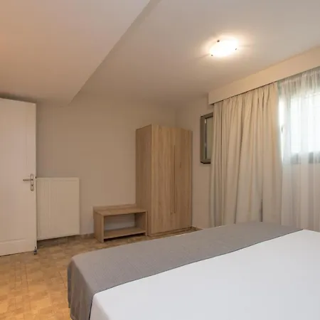 Golden Coast Boutique - Luxury Living 4*
