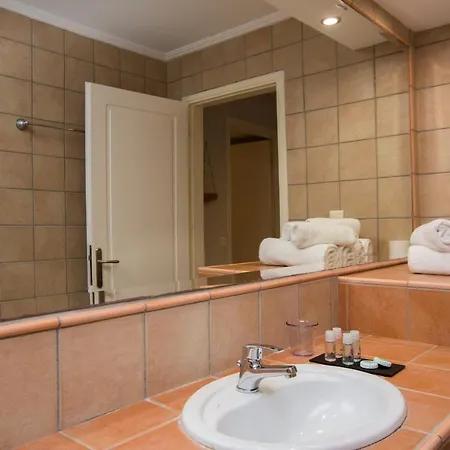 Golden Coast Boutique - Luxury Living Aparthotel Kypseli
