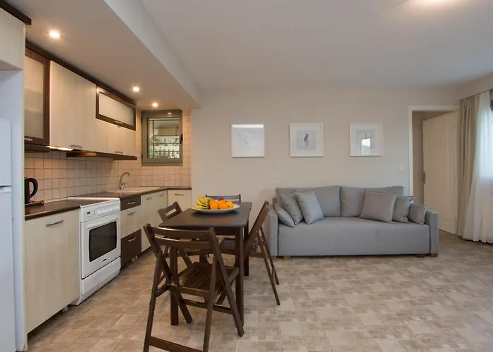Golden Coast Boutique - Luxury Living 4*