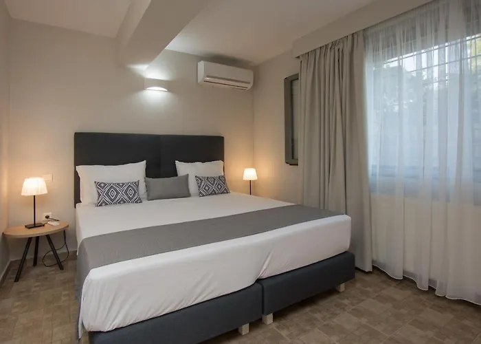 Golden Coast Boutique - Luxury Living 4*