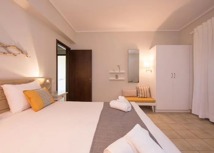 Golden Coast Boutique - Luxury Living 4* Kypseli