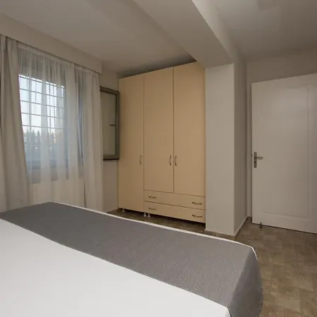 Golden Coast Boutique - Luxury Living Hotel apartamentowy 4*